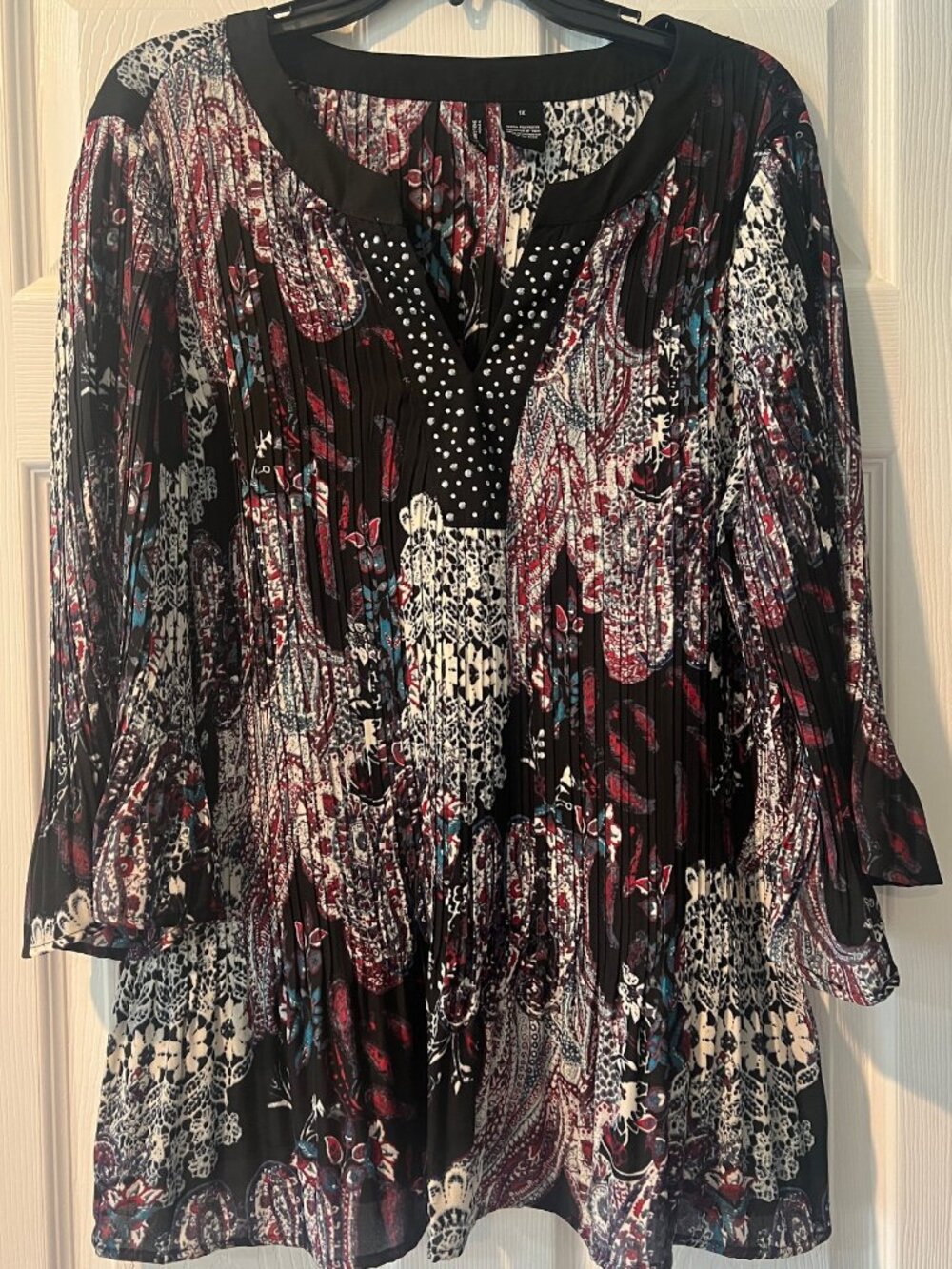 New Directions Woman - Size 1X - Pleated V-Neck Top - Paisley and Floral Pattern